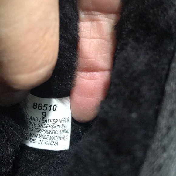 Minnetonka Black Suede and Sheepskin Fur Lined boots size 9 - Picture 9 of 11